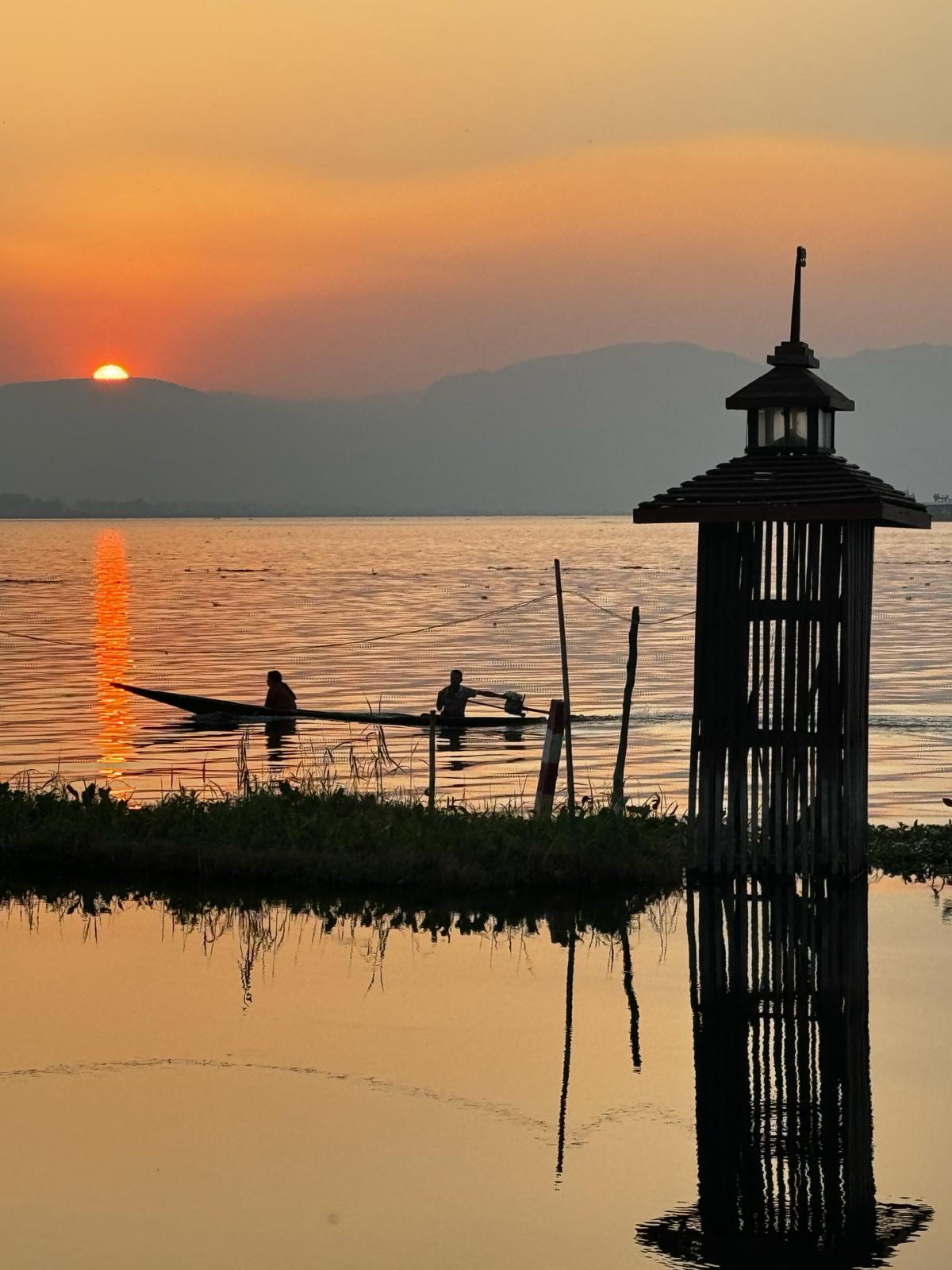 inle lake sunset