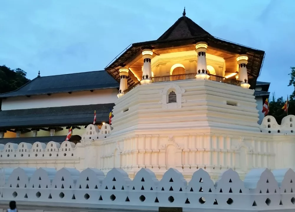 temple-of-tooth-relic-at-ka