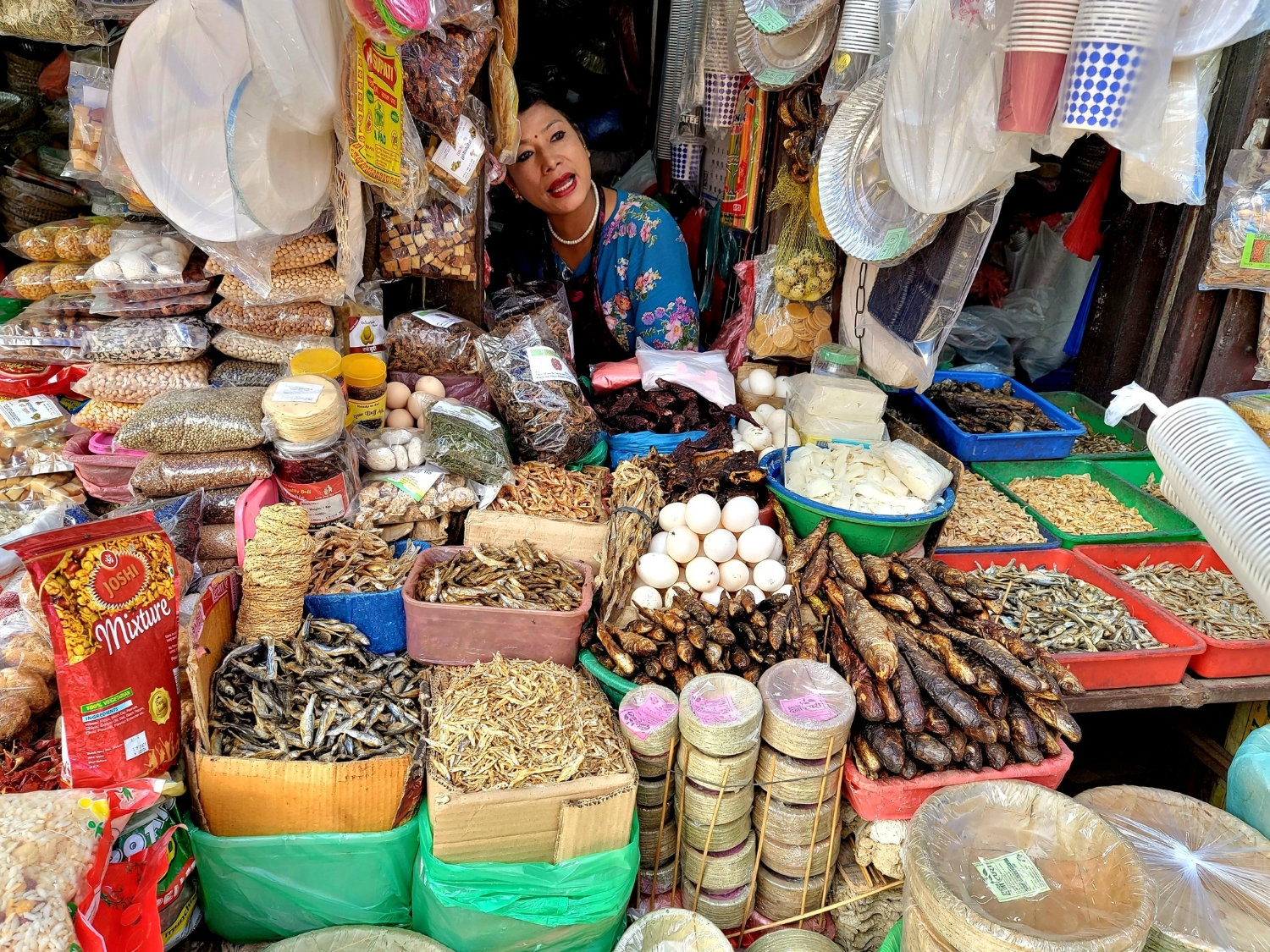 The Ultimate Nepali Souvenir Guide for Travelers: From Cultural to Luxurious Picks 11 asan market