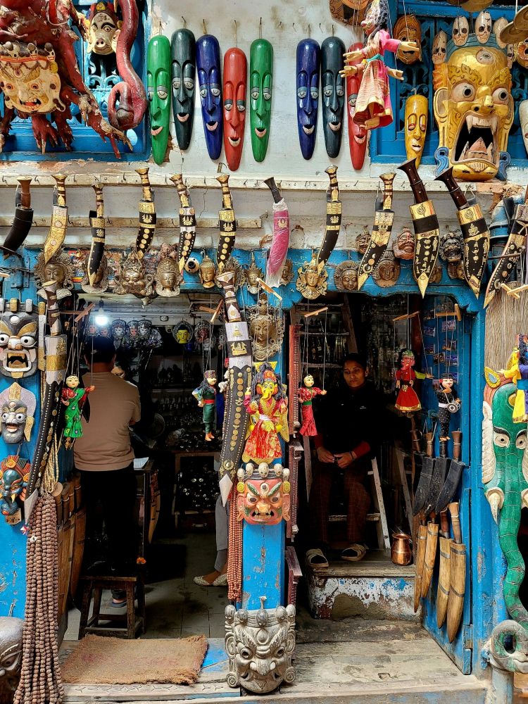 The Ultimate Nepali Souvenir Guide for Travelers: From Cultural to Luxurious Picks 13 gurkha knife