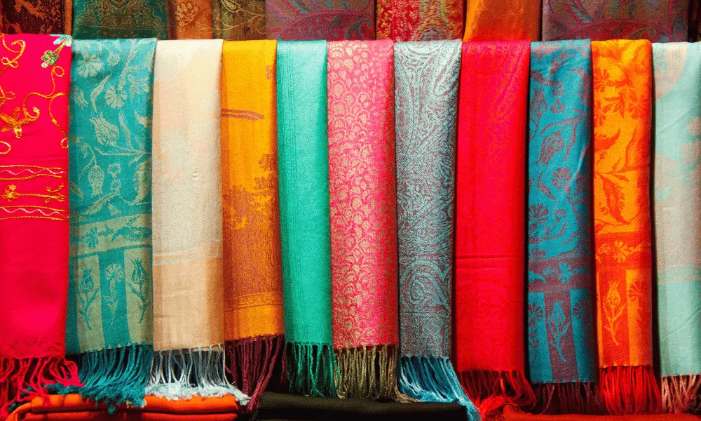 The Ultimate Nepali Souvenir Guide for Travelers: From Cultural to Luxurious Picks 15 pashmina shawl