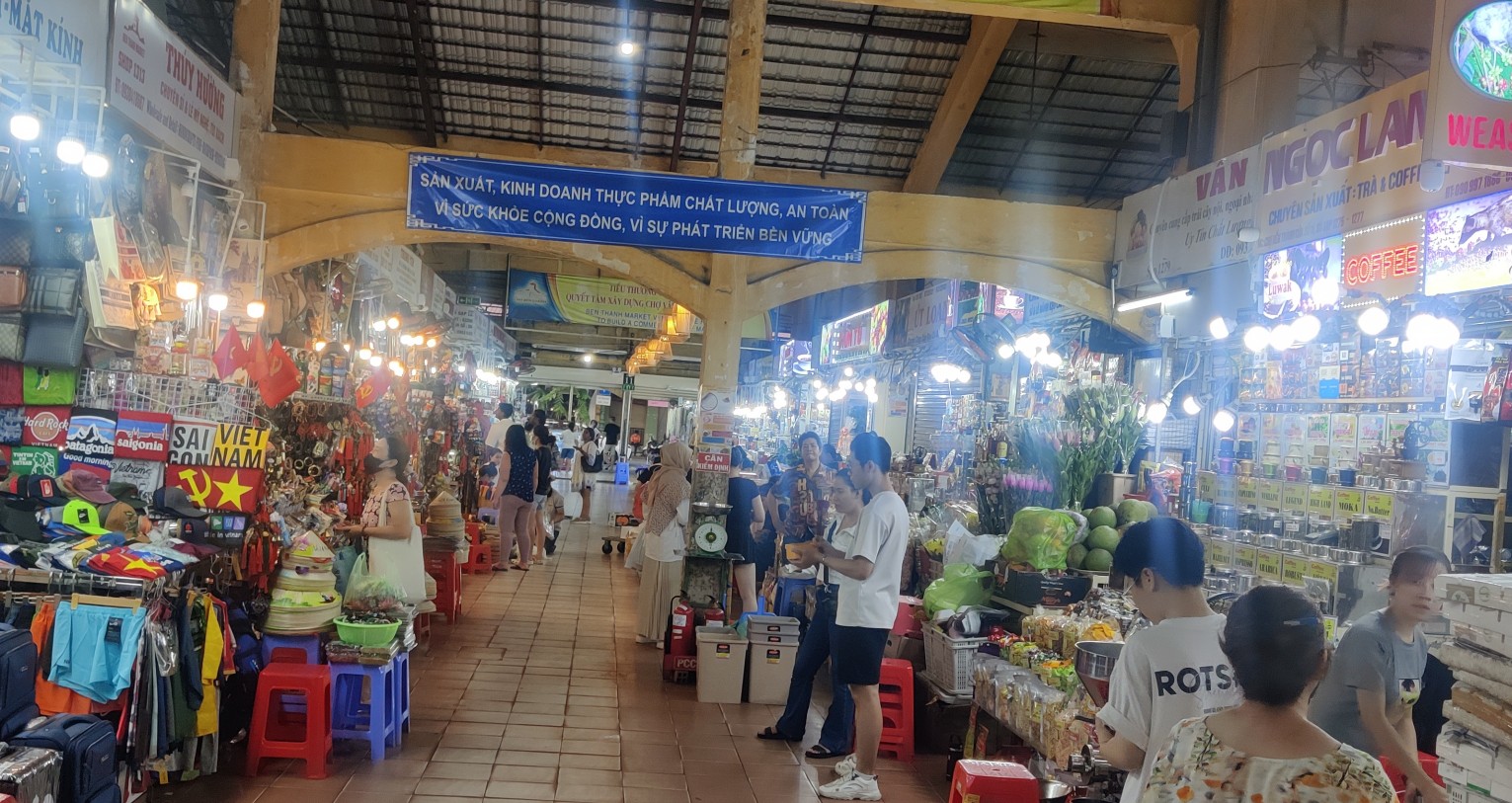 Southeast Asia Travel Guide 2026: Best Tips for First-Time Travelers 11 night market