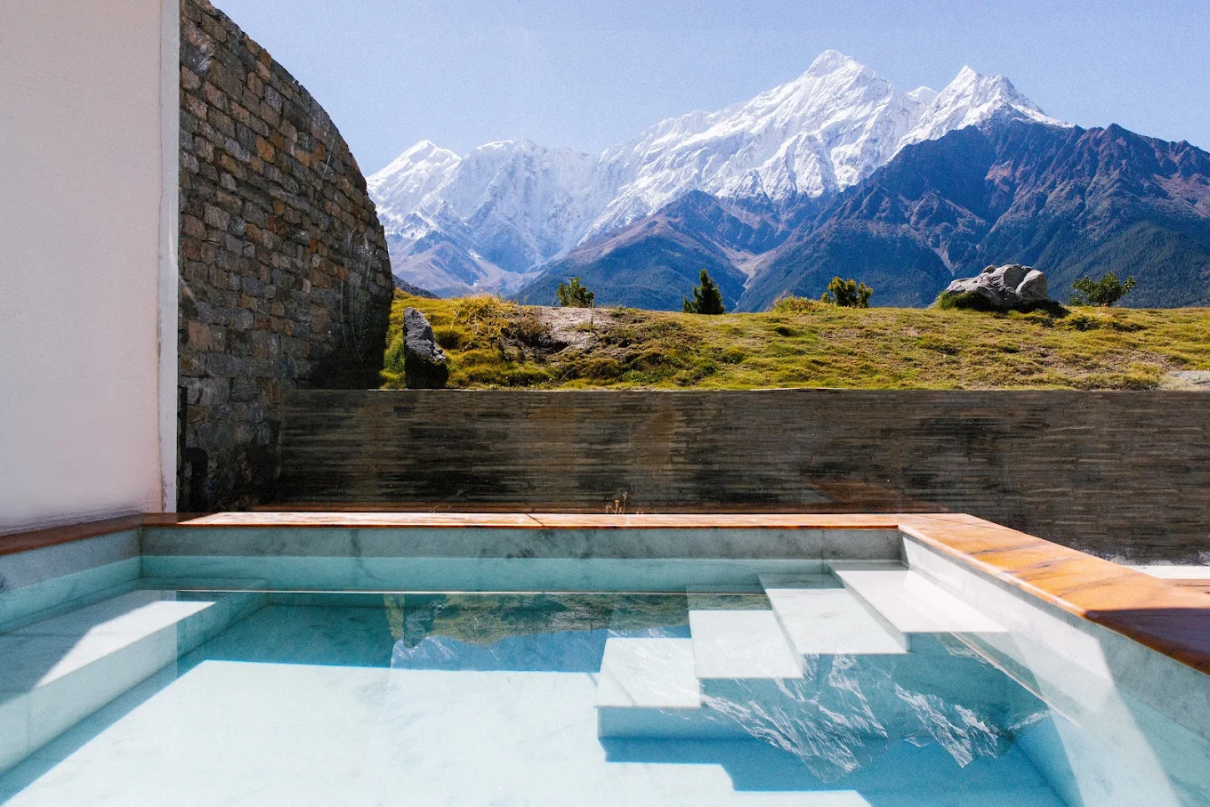 Shinta Mani Mustang Ranked World’s No.1 Luxury Hotel 2026 by Robb Report 2 NO 1 LUXURY HOTEL IN THE WORLD